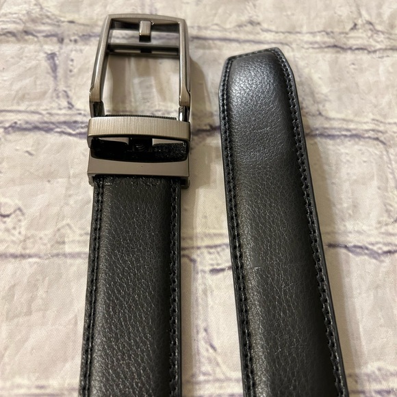 COMFORT CLICK MENS BLACK LEATHER WITH SIMULATED GRAIN COATING BELT SIZE 48 - Picture 9 of 11